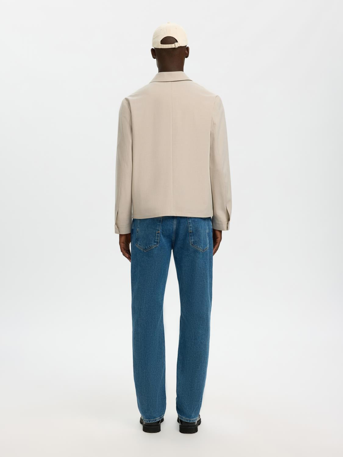 model_shot-back