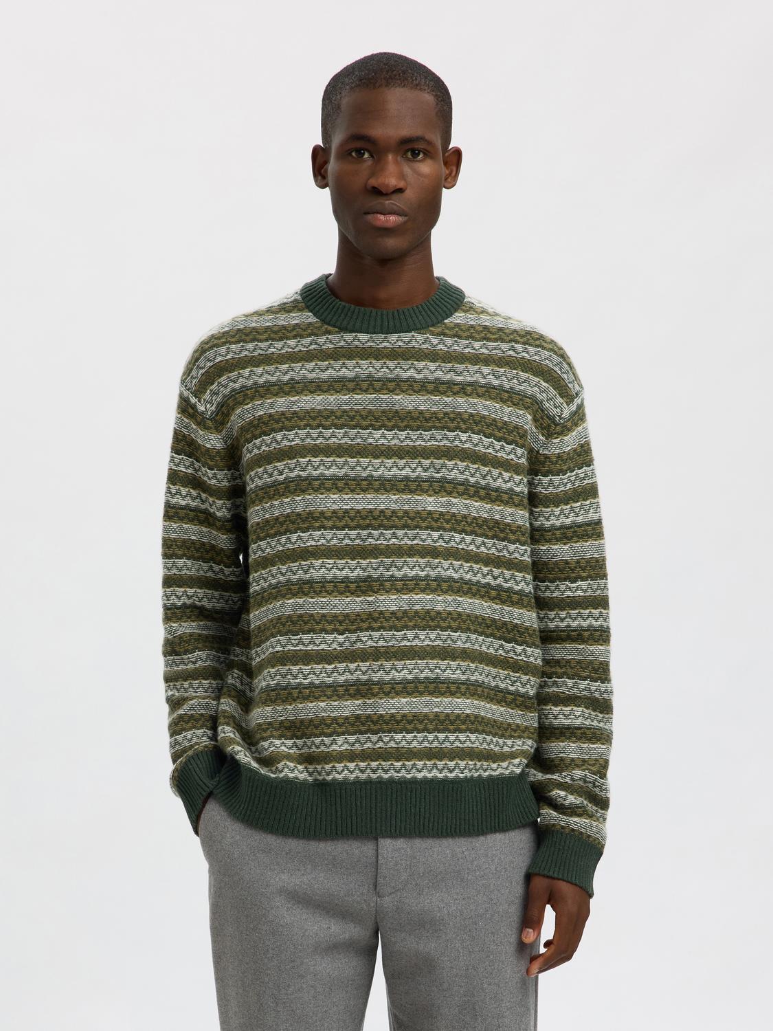 model_shot-front