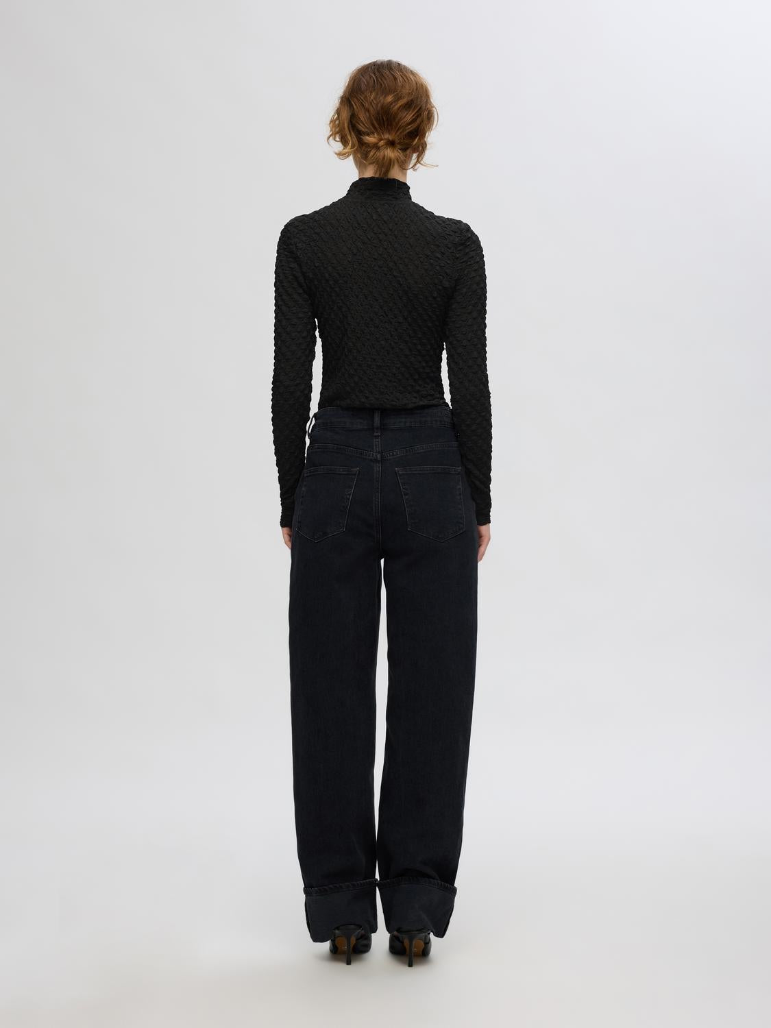 model_shot-back