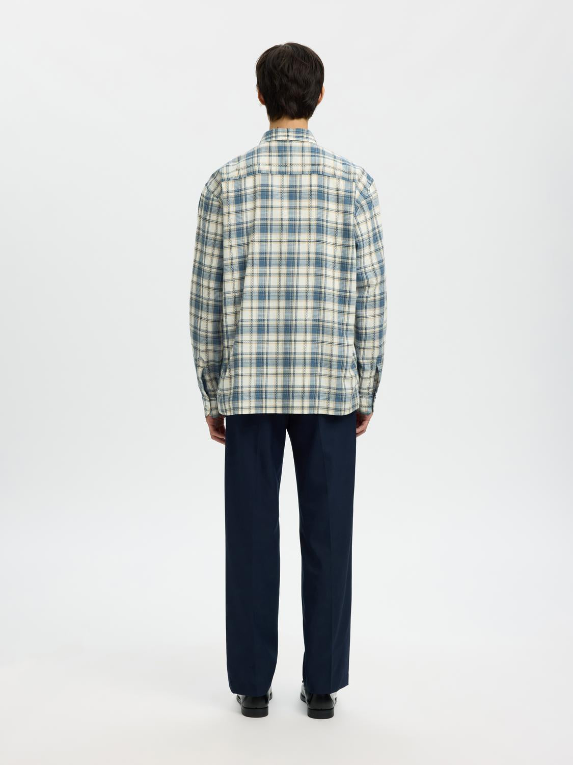 model_shot-back