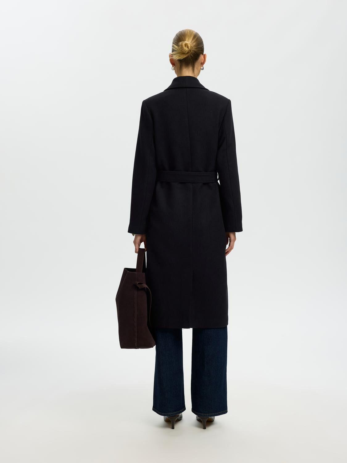 model_shot-back