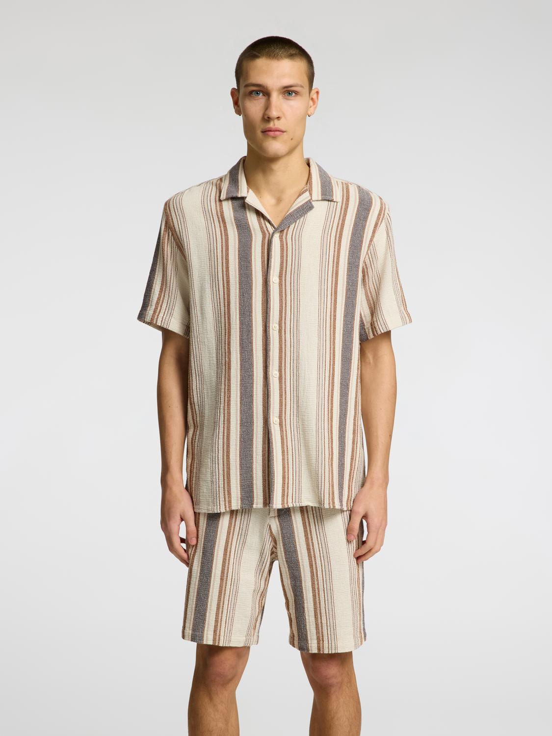 model_shot-front
