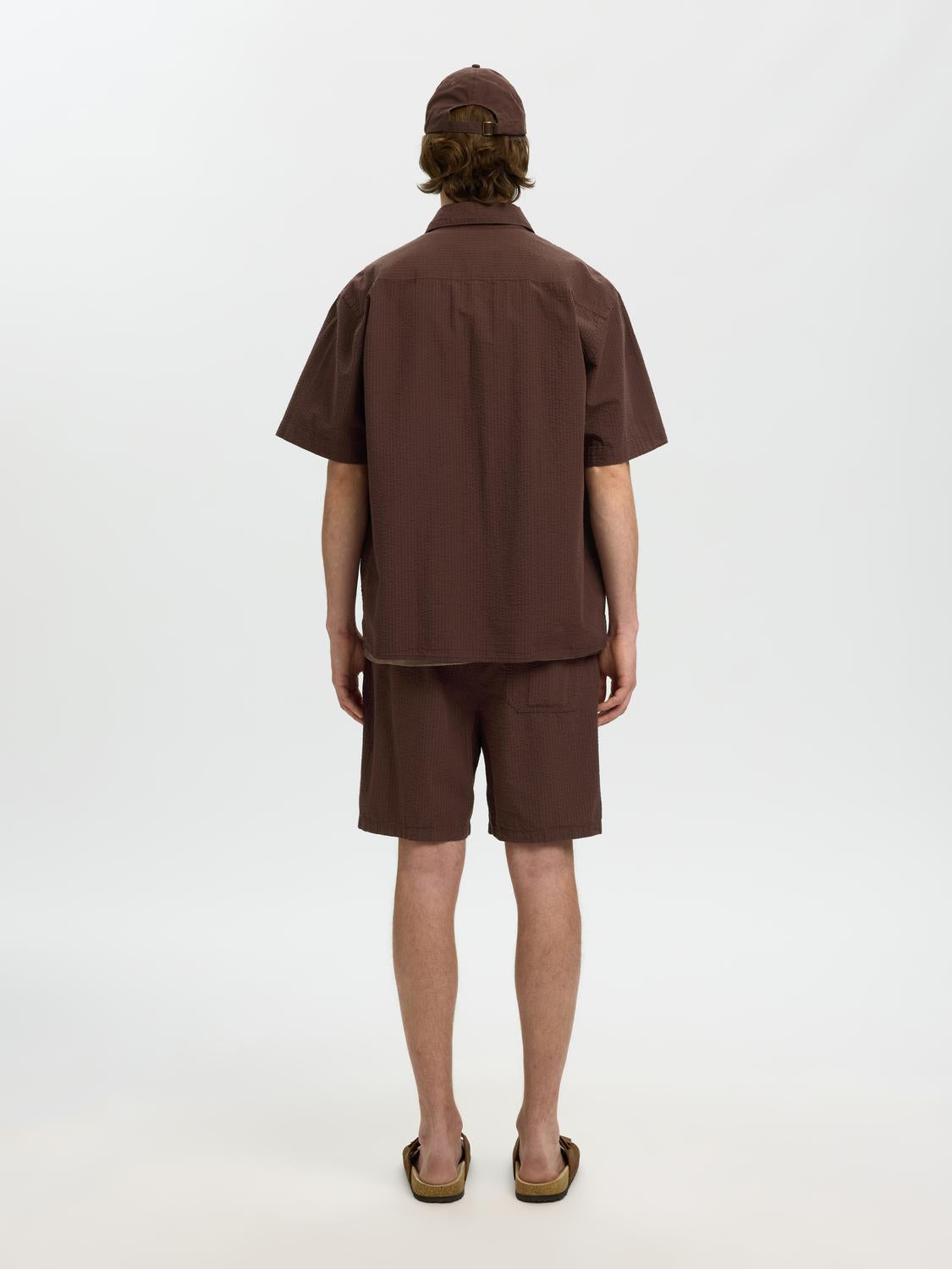model_shot-back