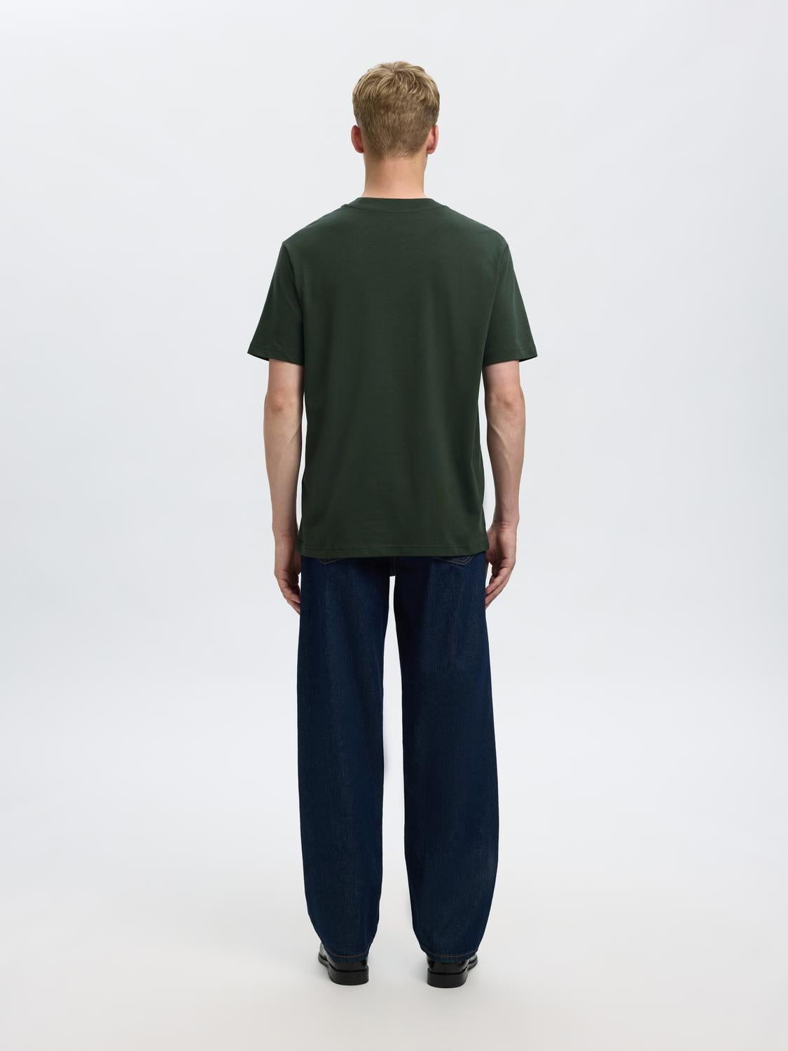 model_shot-back
