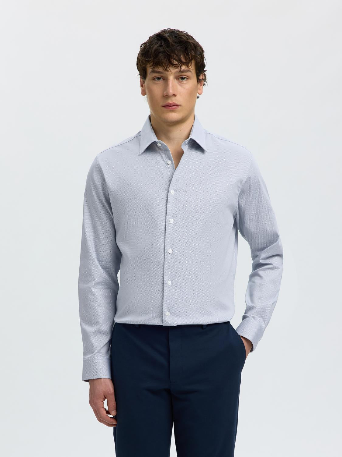 model_shot-front