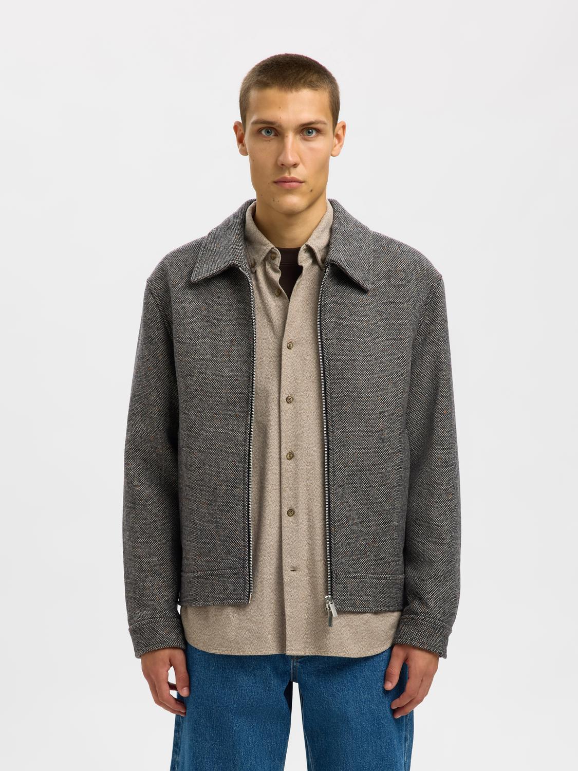 model_shot-front