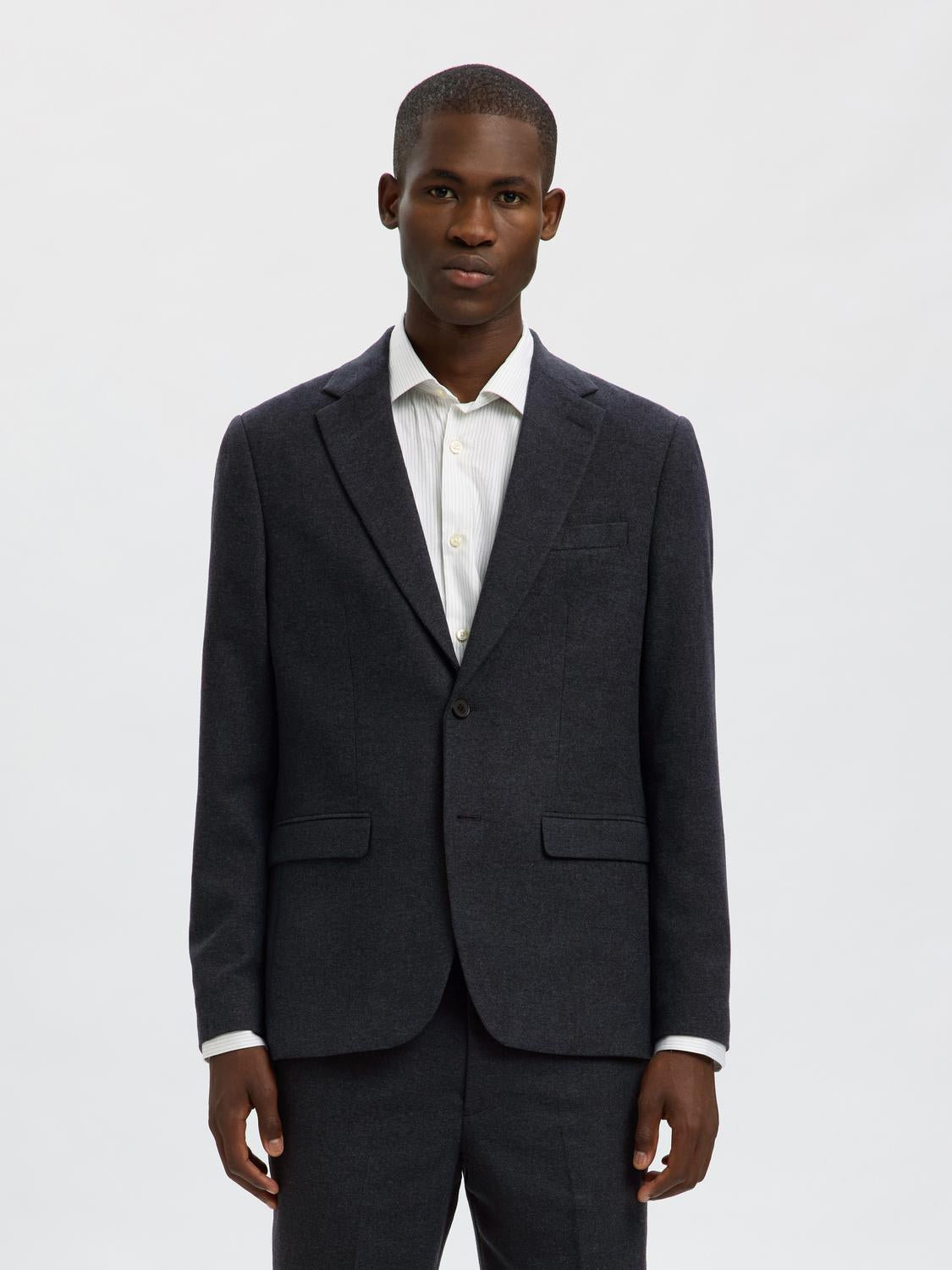 model_shot-front
