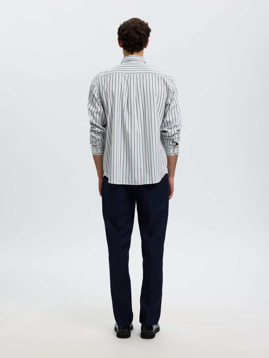 model_shot-back