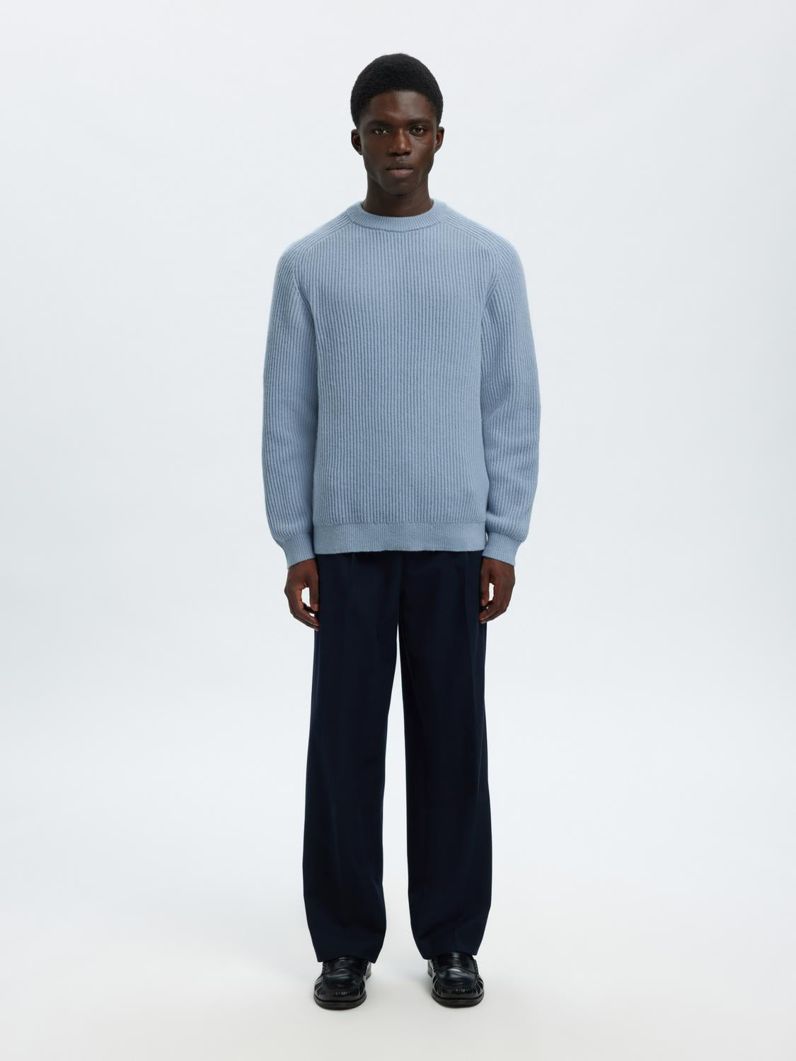 model_shot-front_full