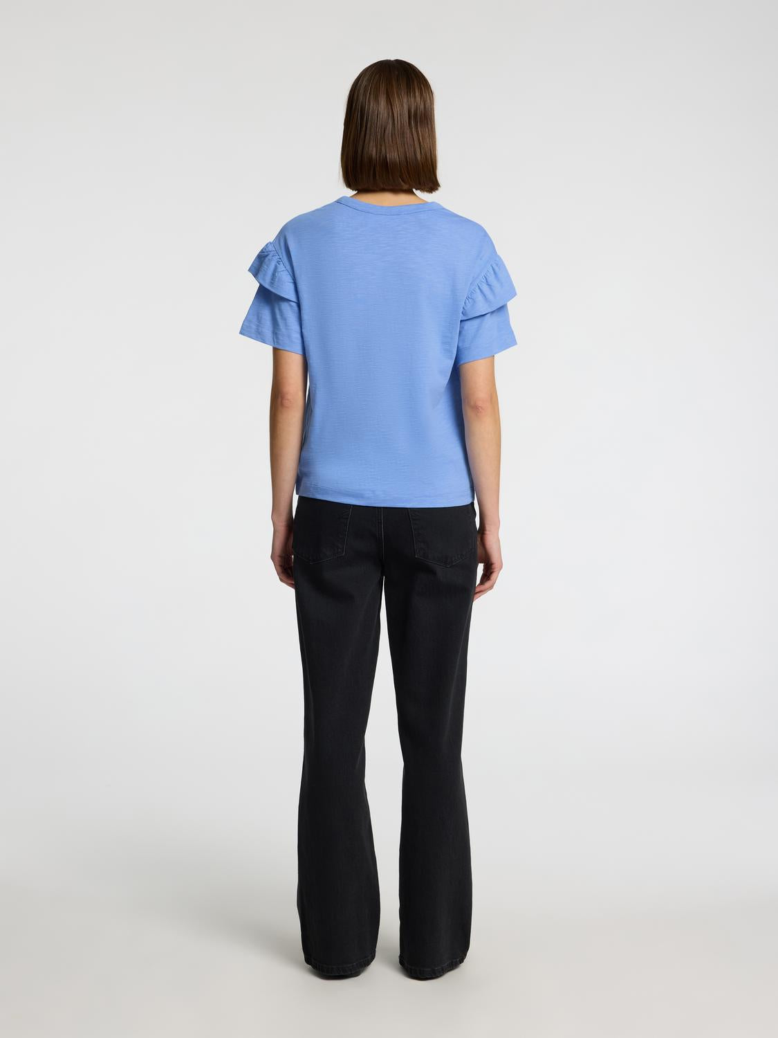 model_shot-back