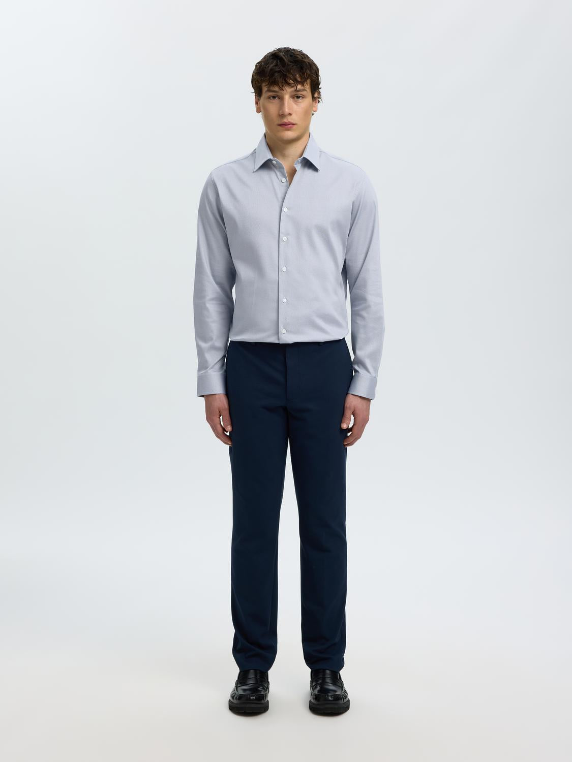 model_shot-front_full