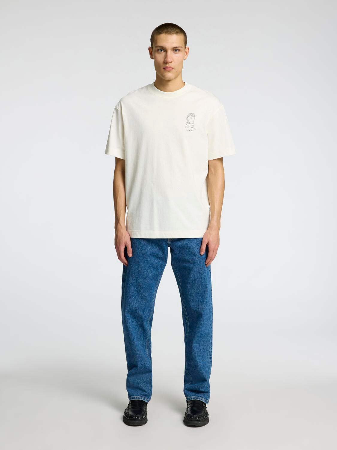 model_shot-front_full