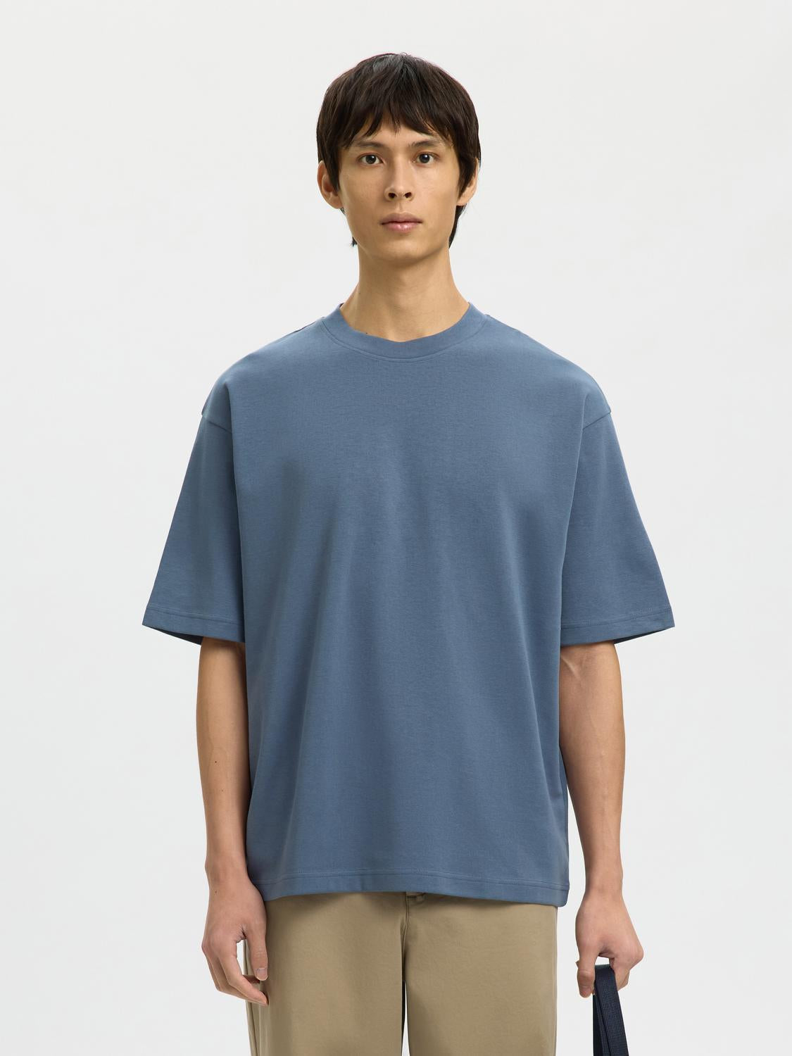 model_shot-front