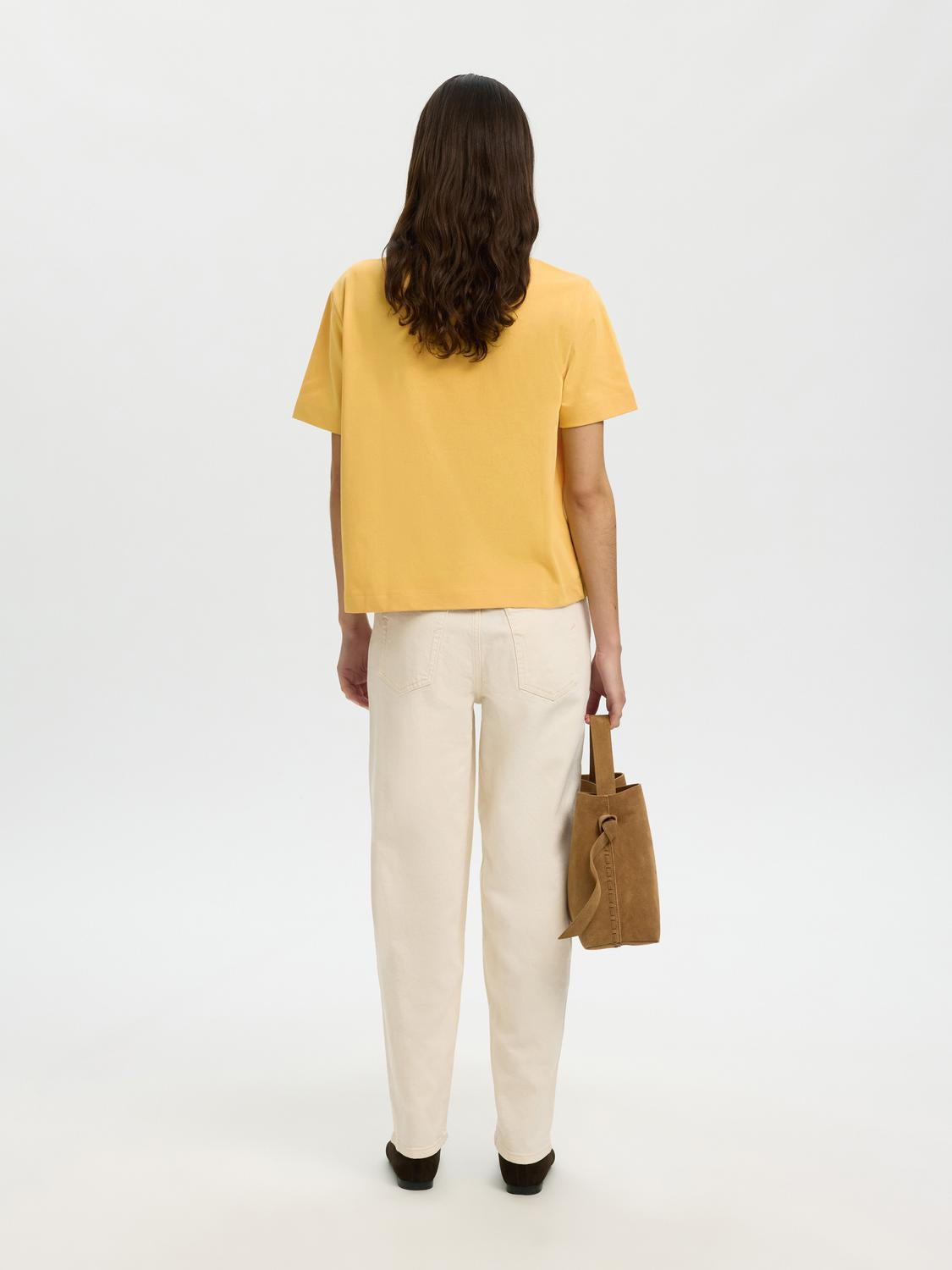 model_shot-back