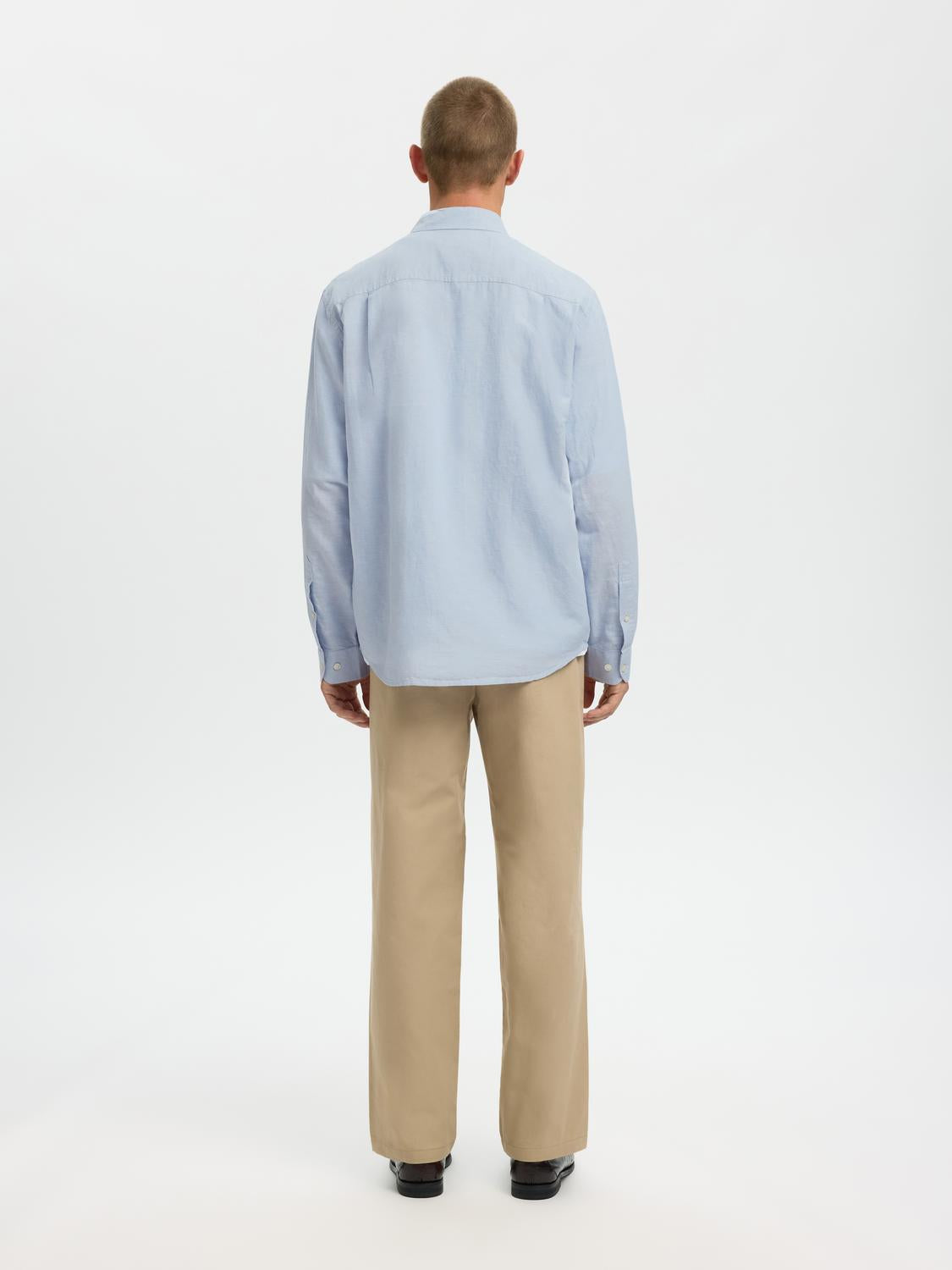 model_shot-back