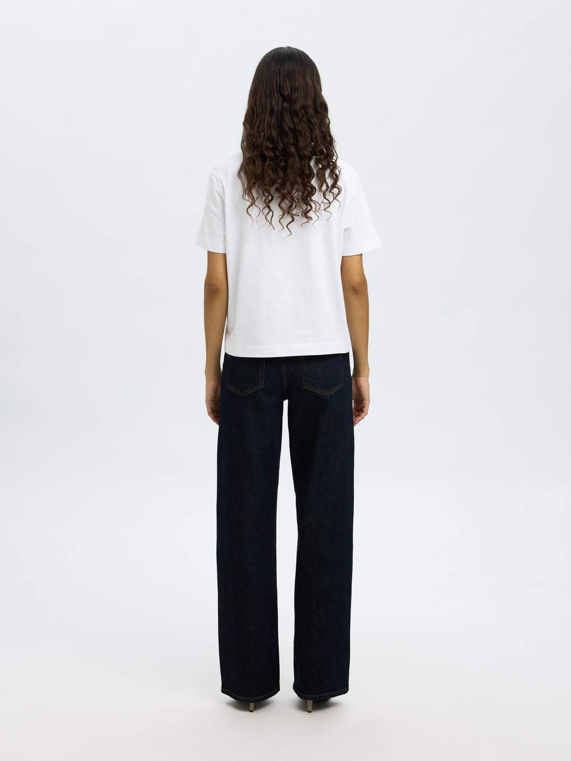 model_shot-back