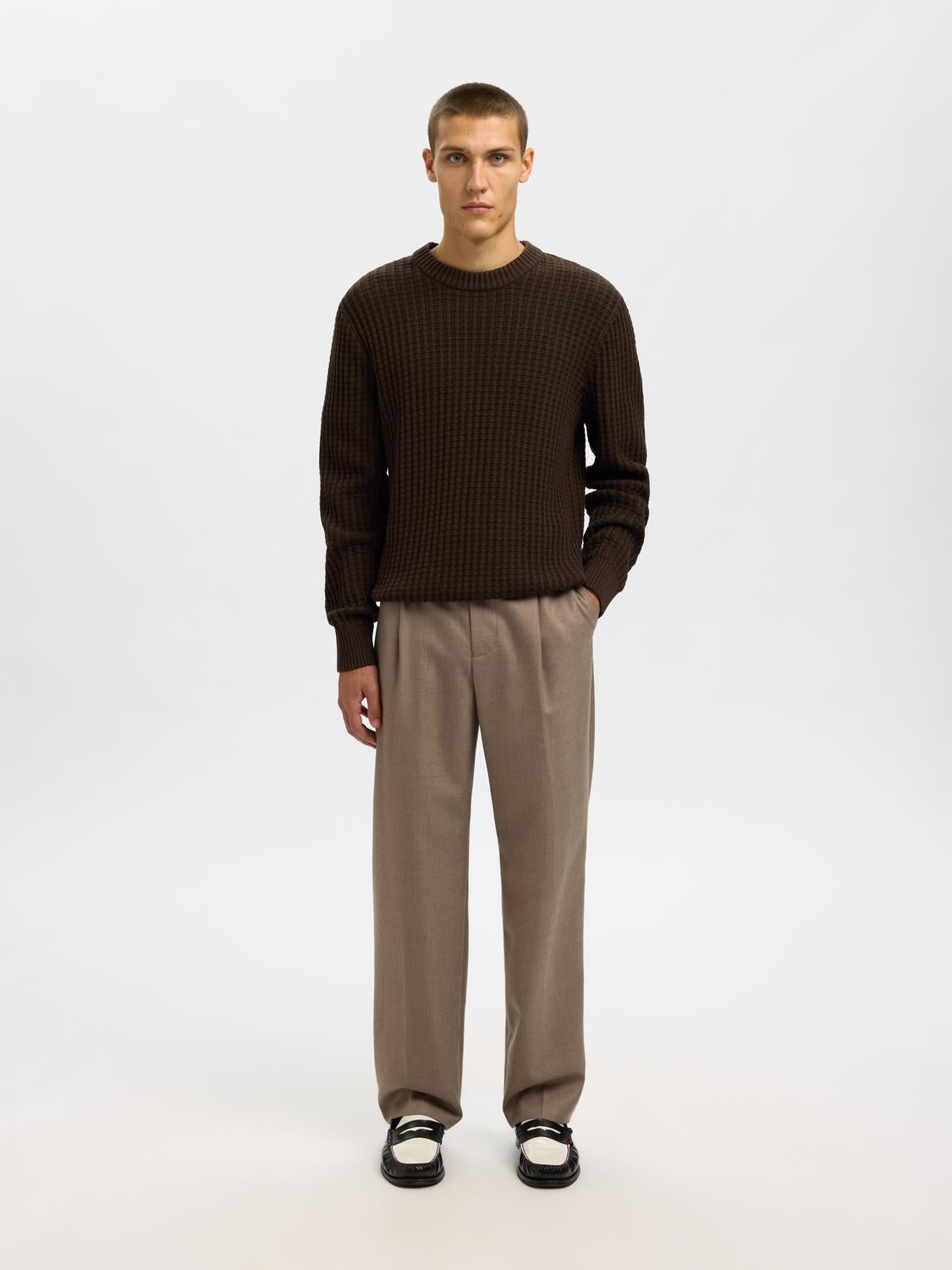 model_shot-front_full