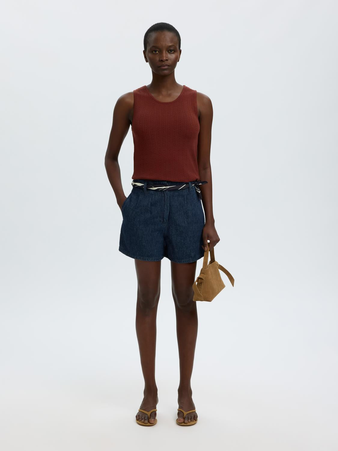 model_shot-creative