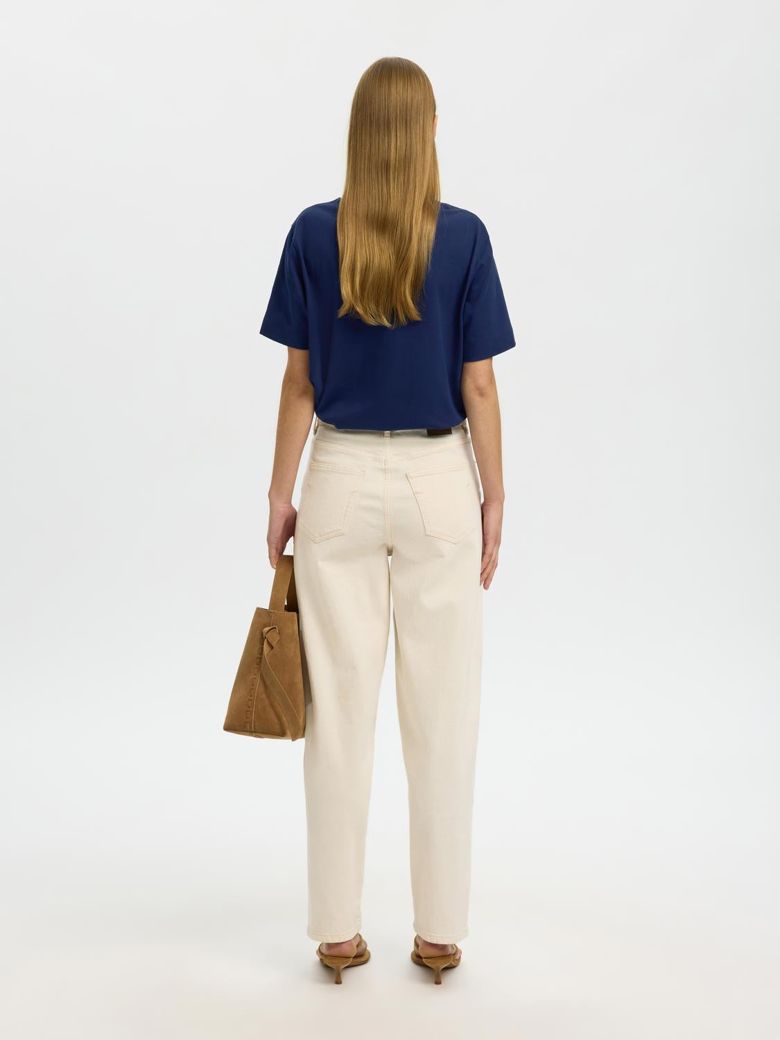model_shot-back