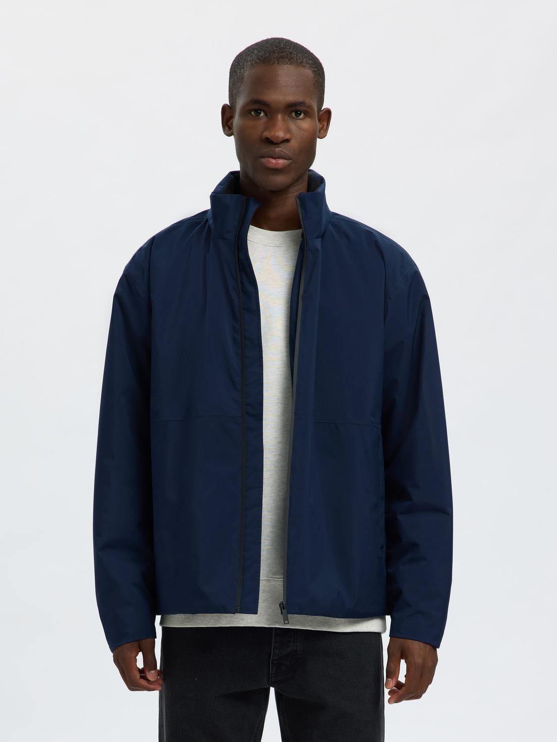 model_shot-front