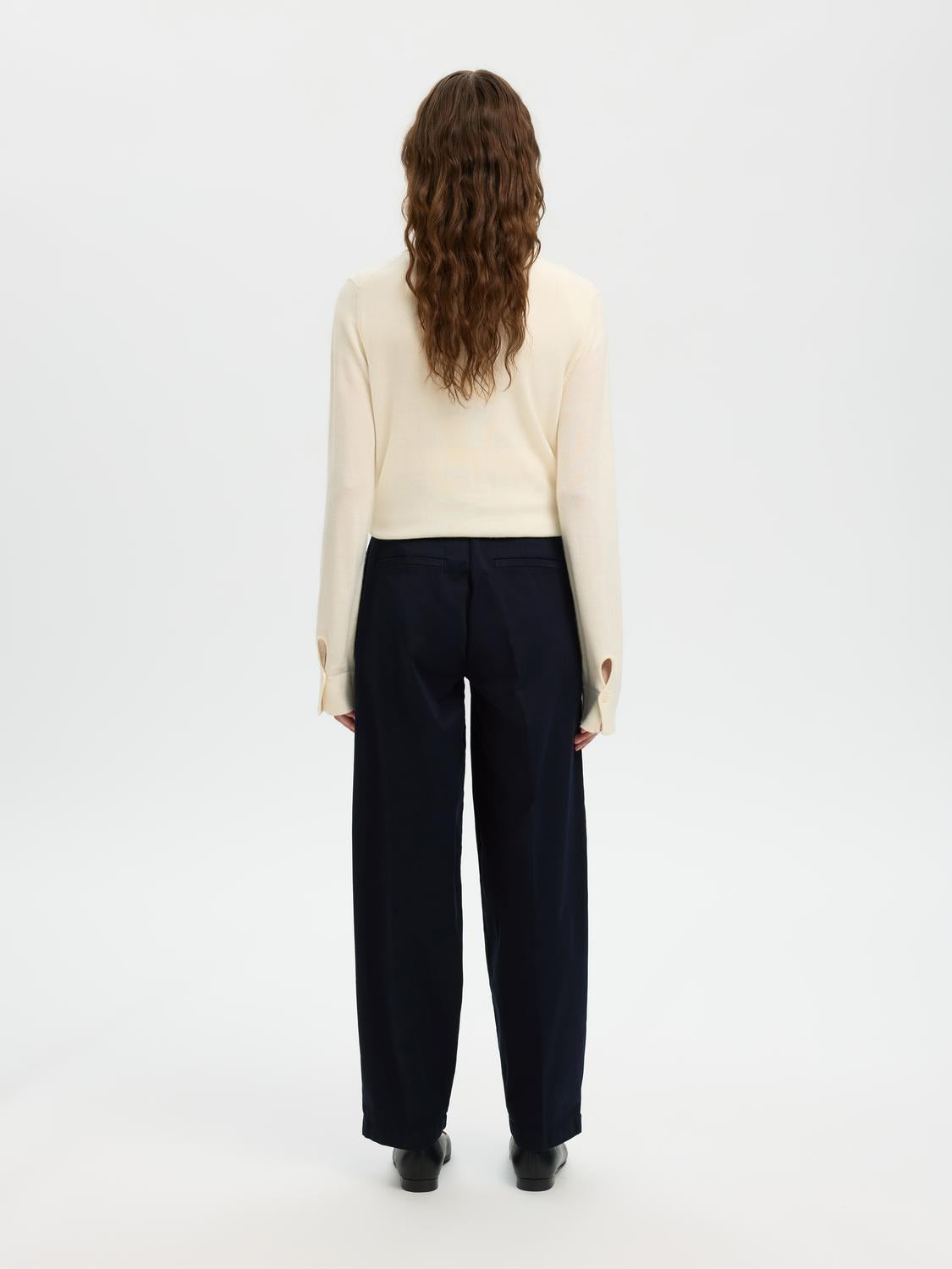 model_shot-back