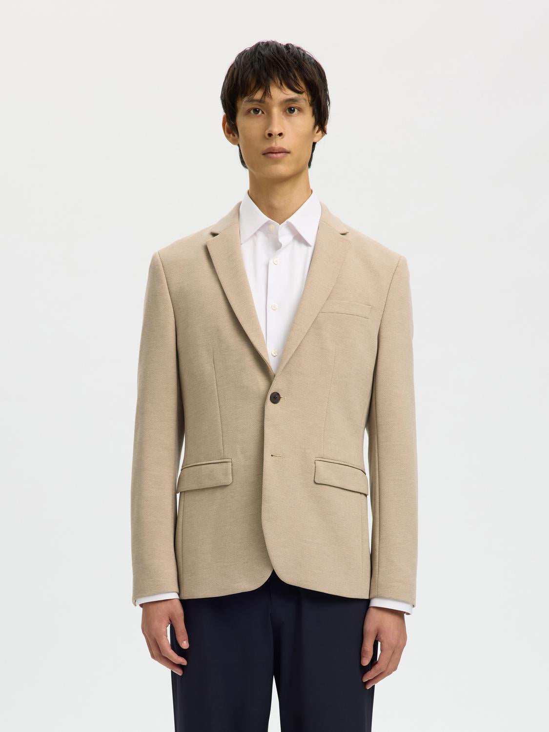 model_shot-front