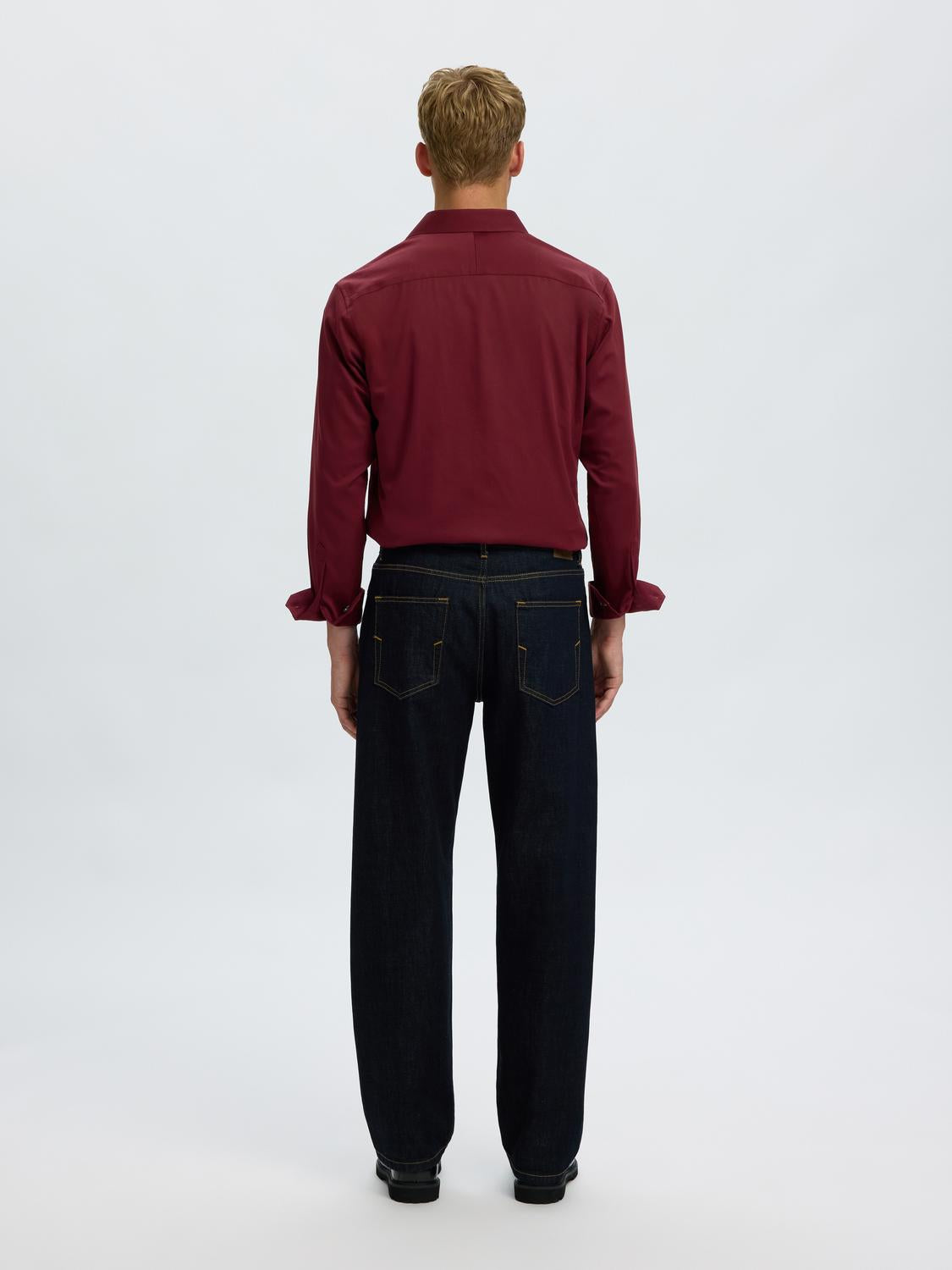 model_shot-back