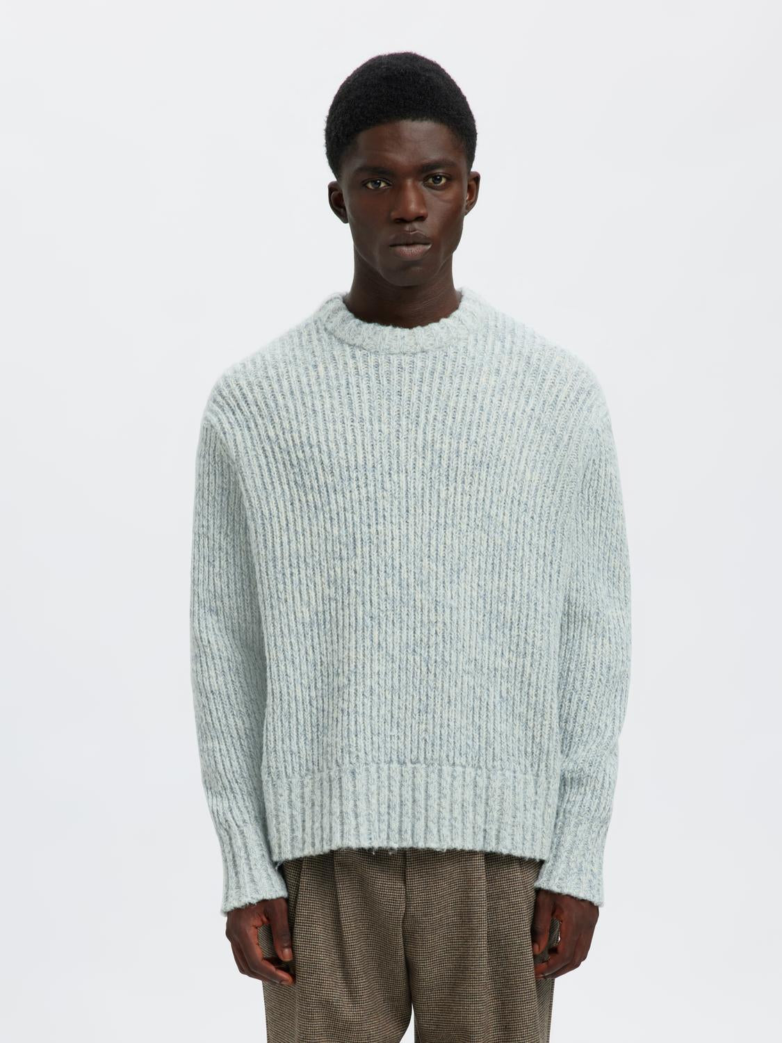 model_shot-front