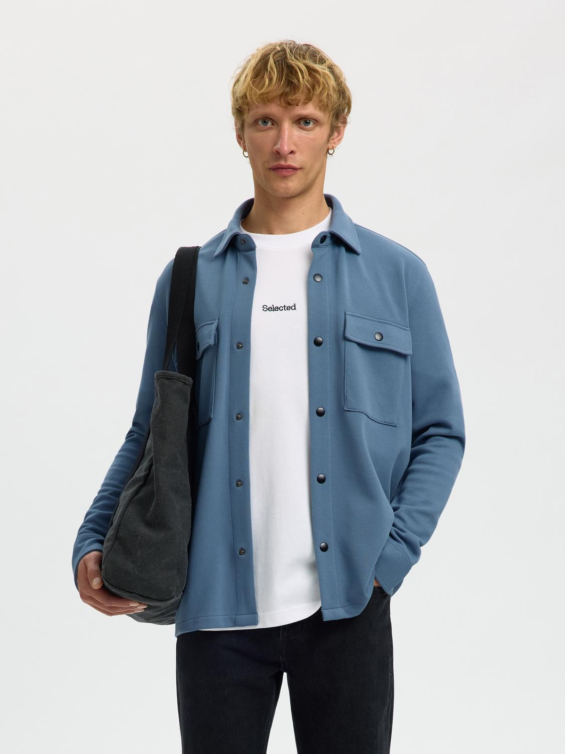 model_shot-front