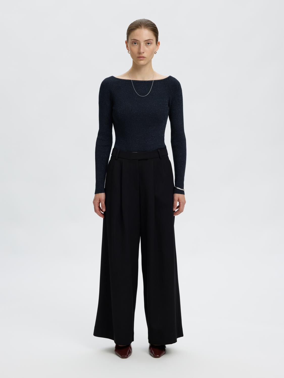 model_shot-front_full