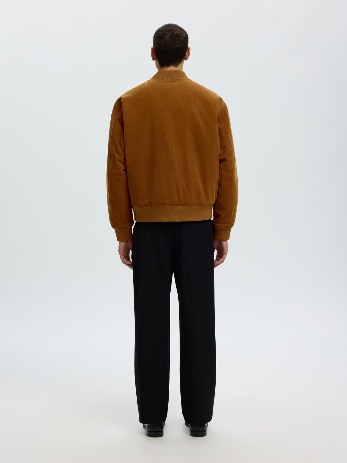 model_shot-back