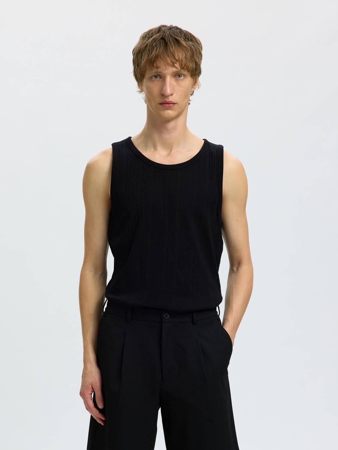 model_shot-front