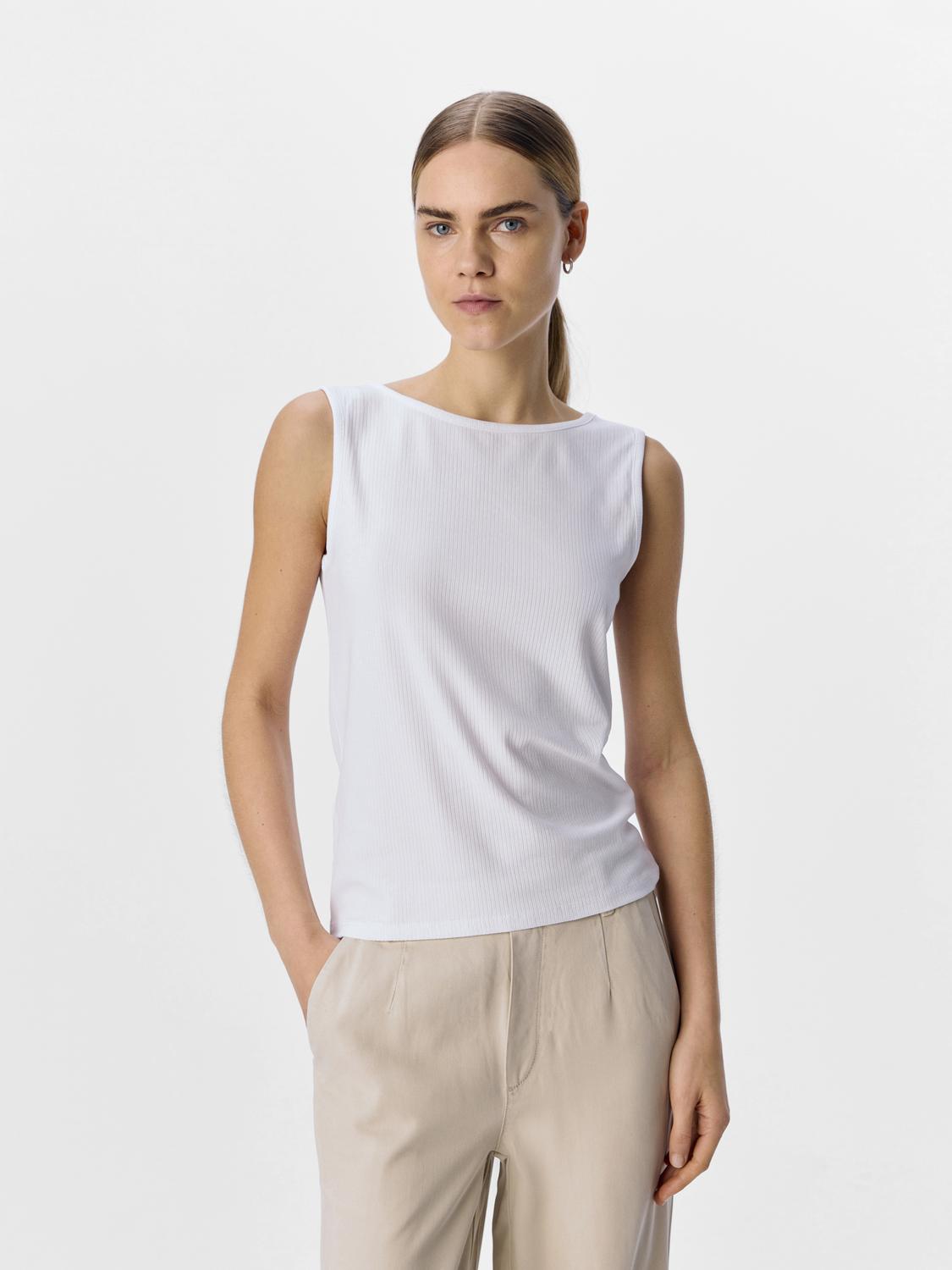 model_shot-front