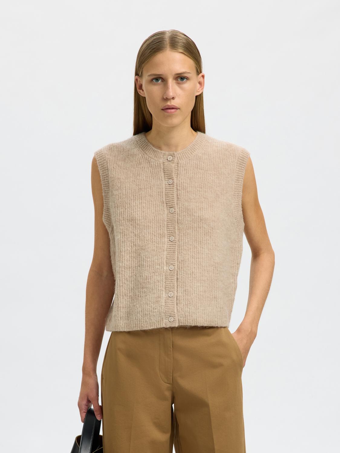model_shot-front