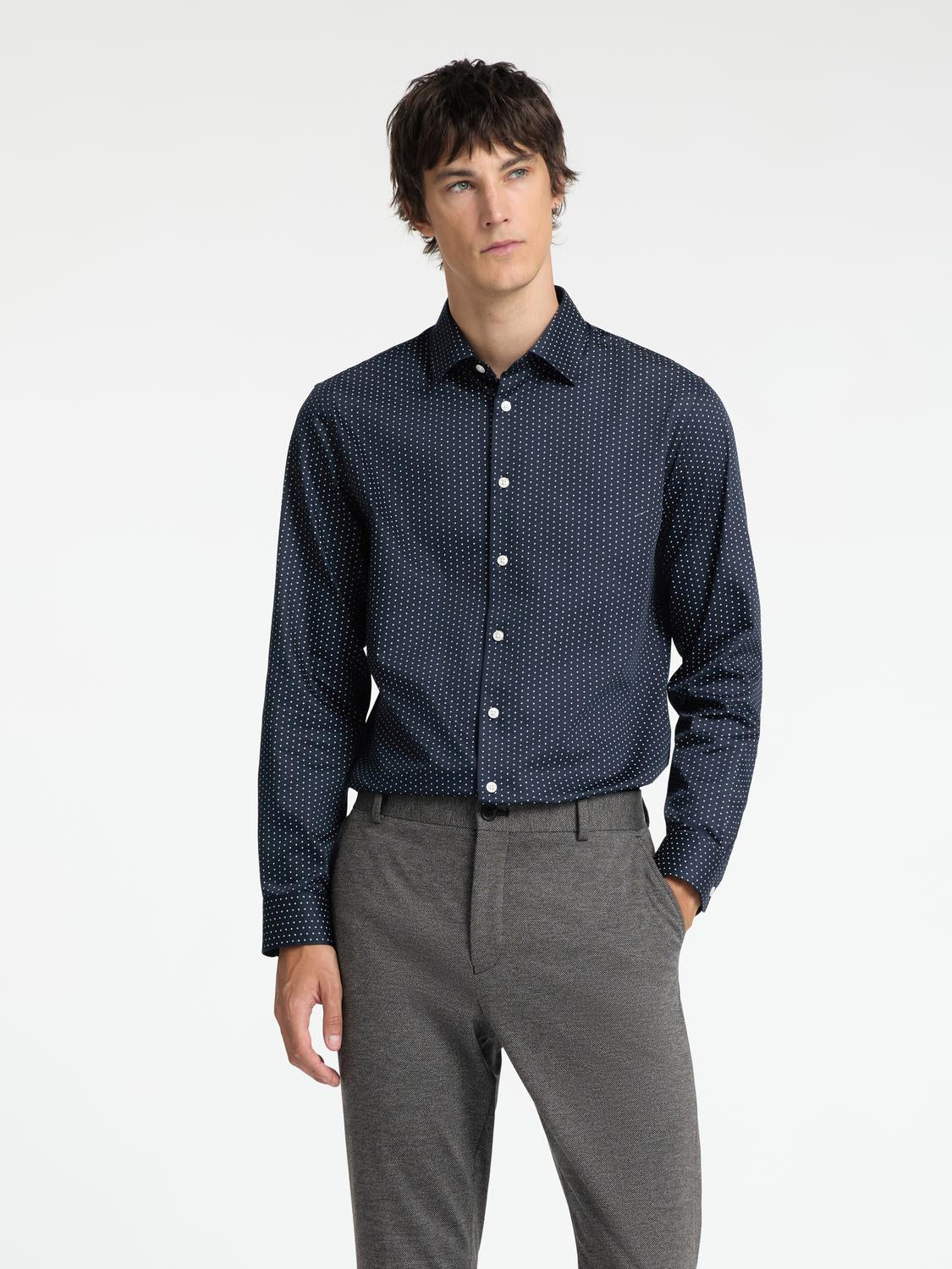 model_shot-front