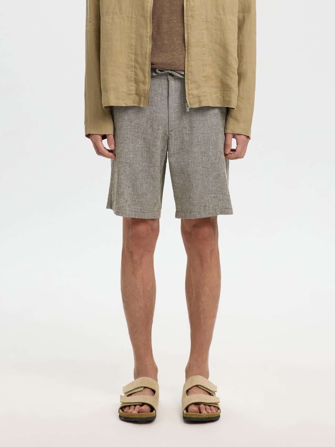 model_shot-front