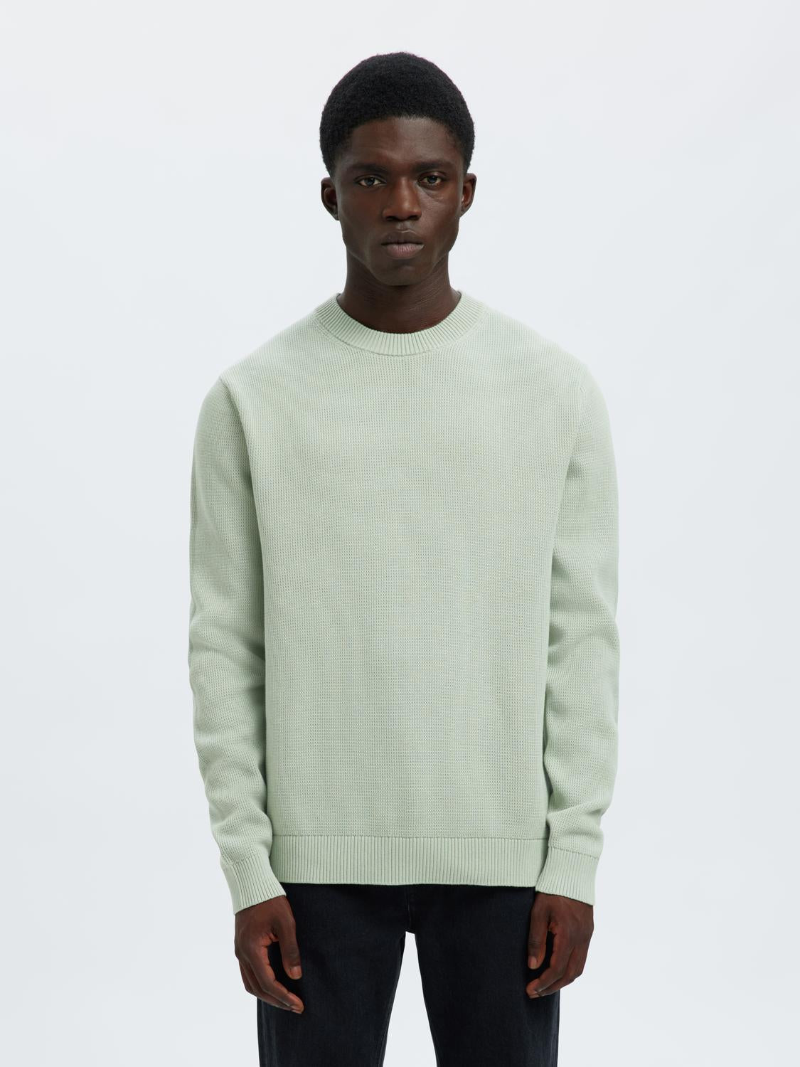 model_shot-front