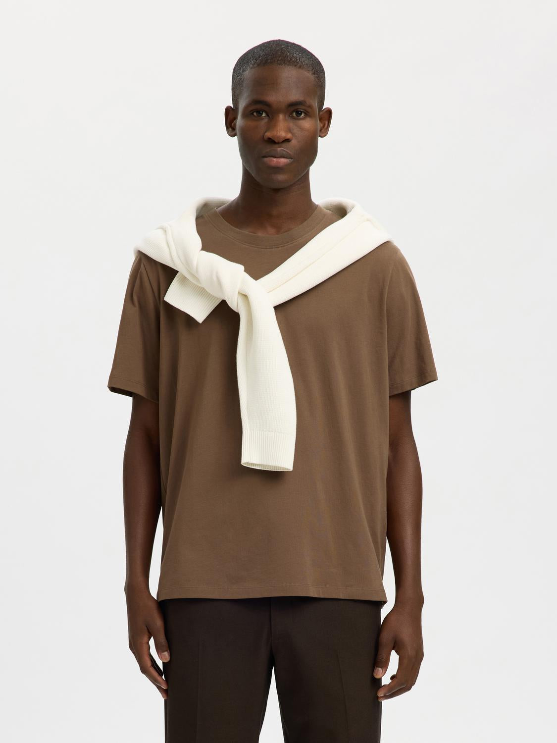 model_shot-front