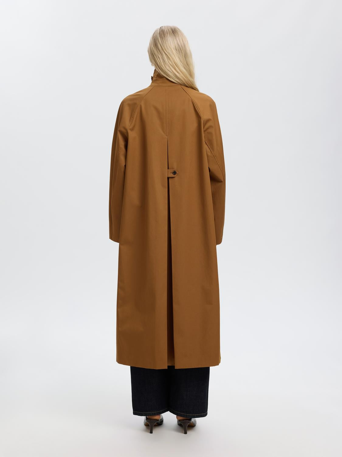 model_shot-back
