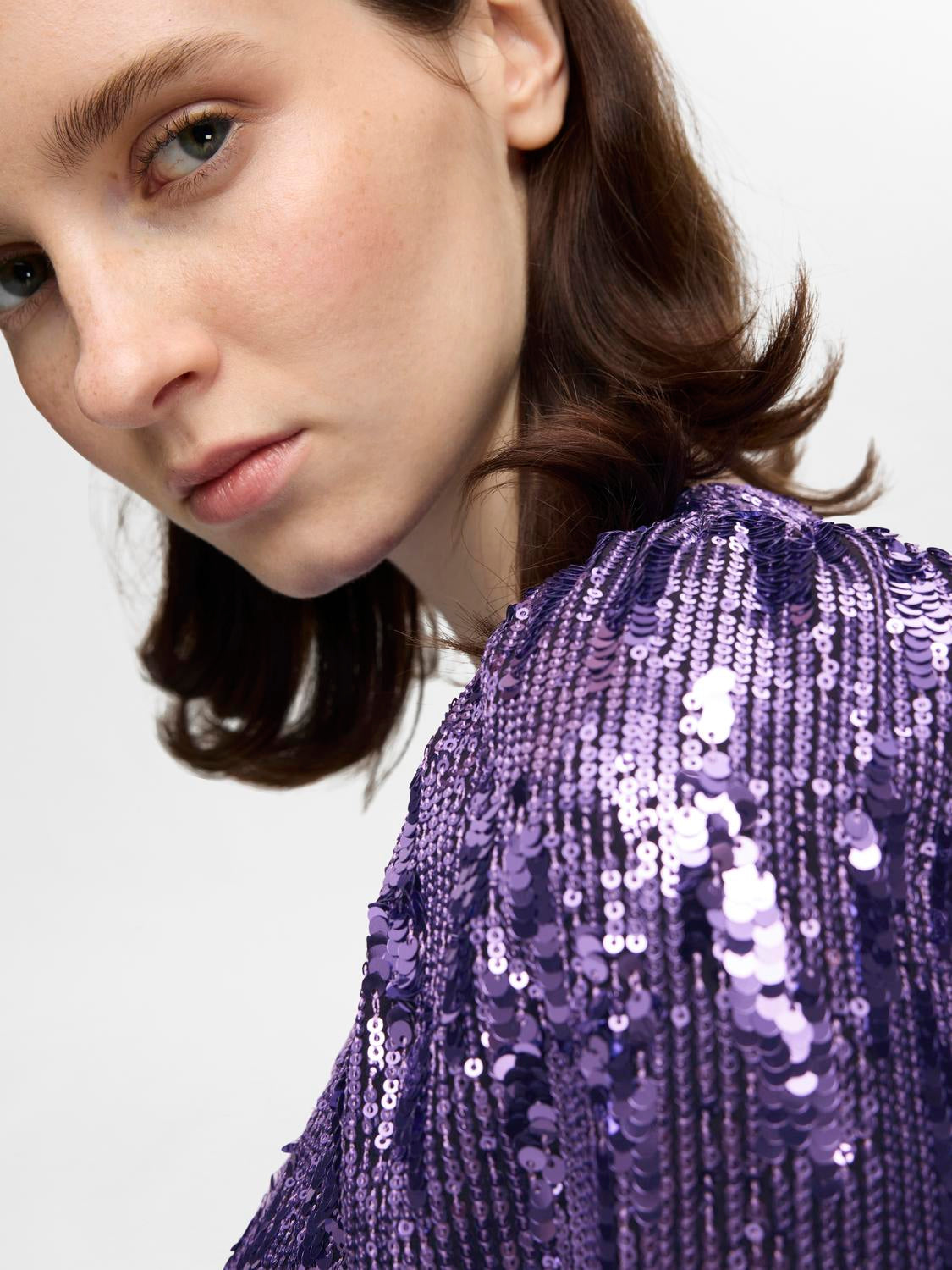 model_shot-creative