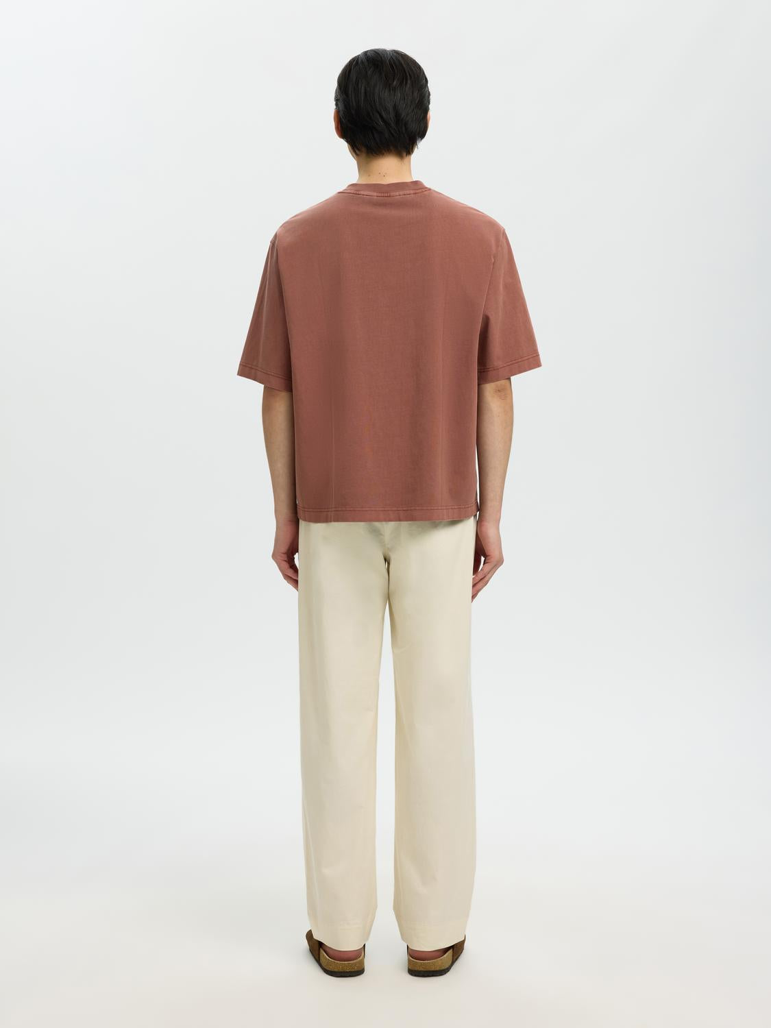 model_shot-back