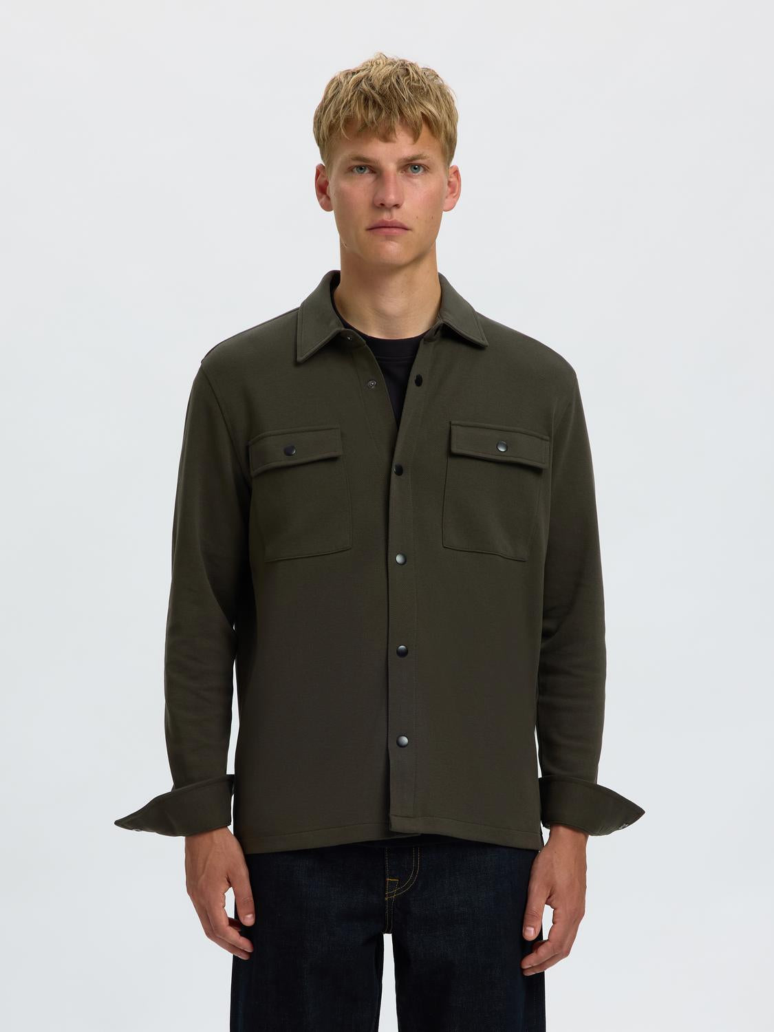 model_shot-front