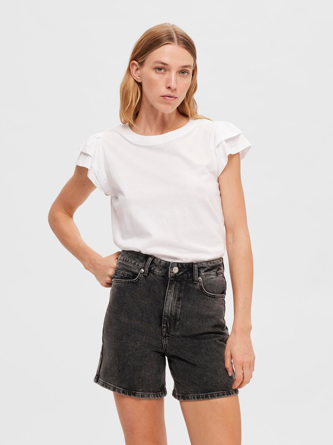model_shot-front