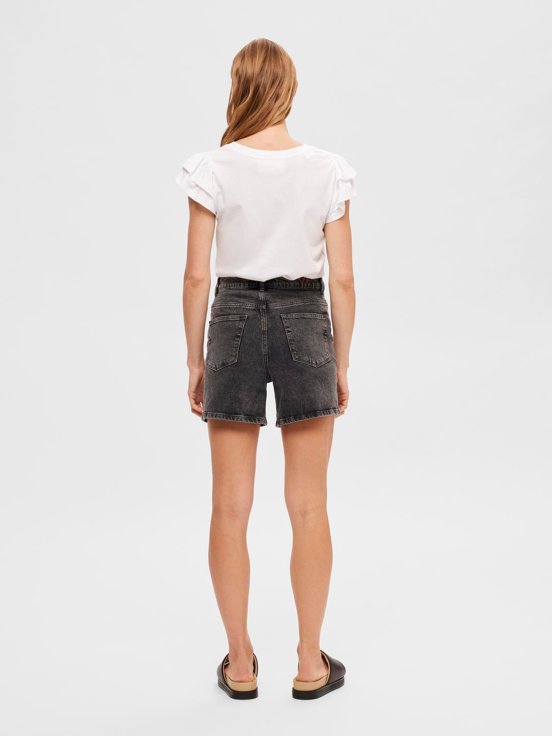 model_shot-back