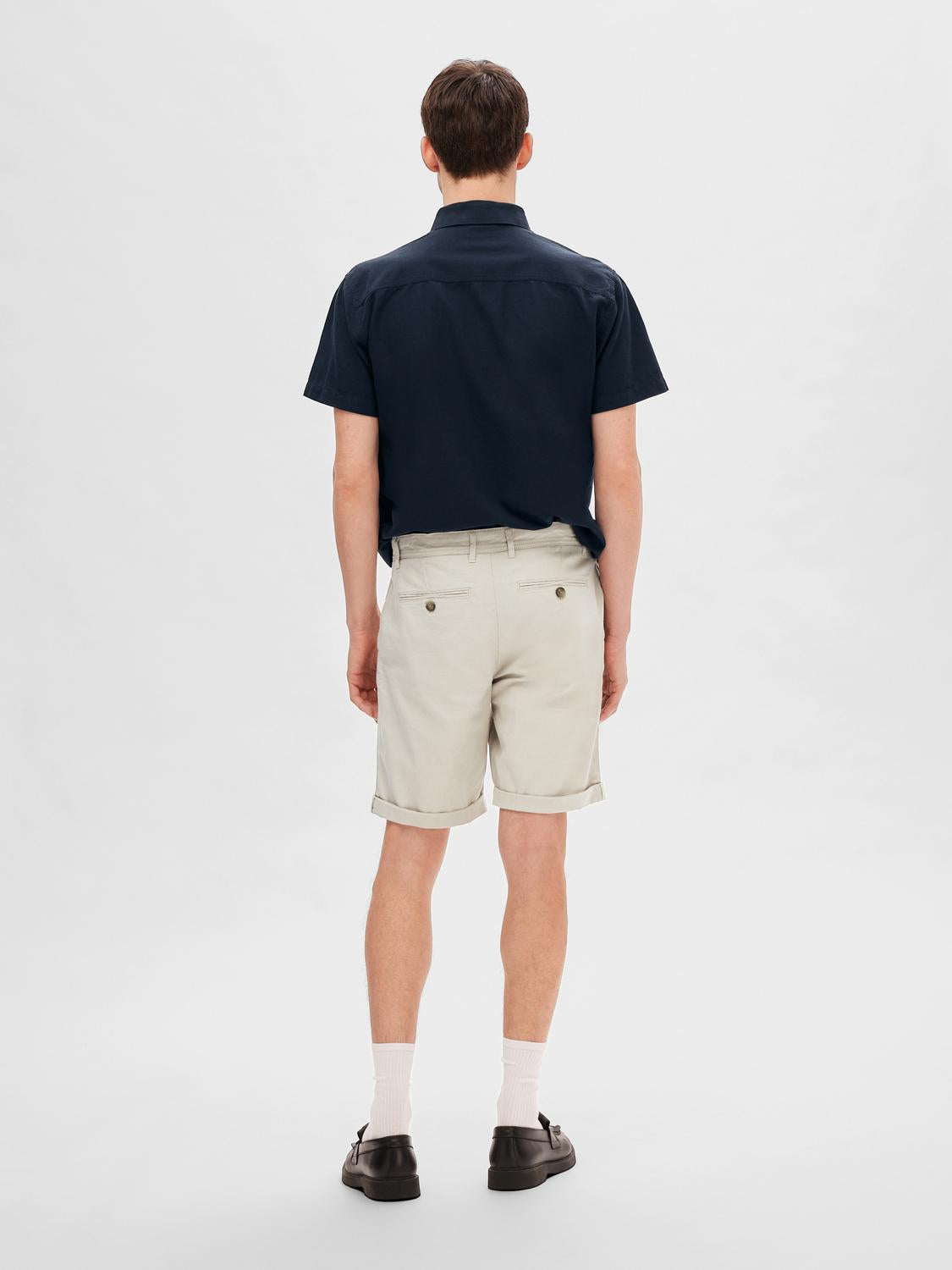 model_shot-back