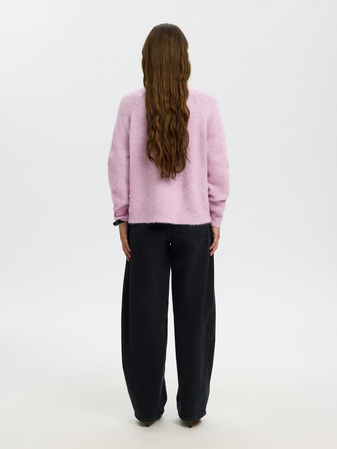 model_shot-back