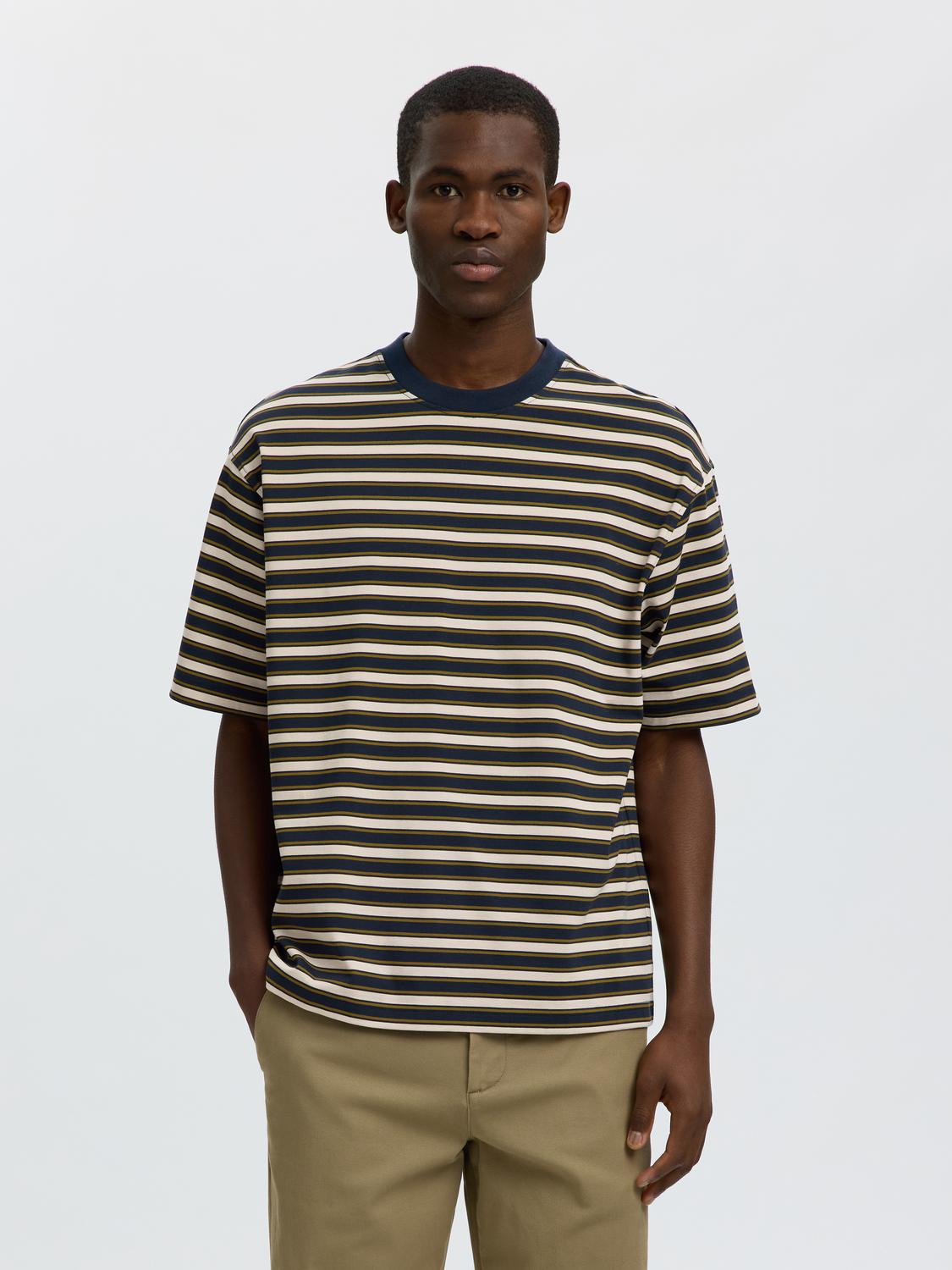 model_shot-front