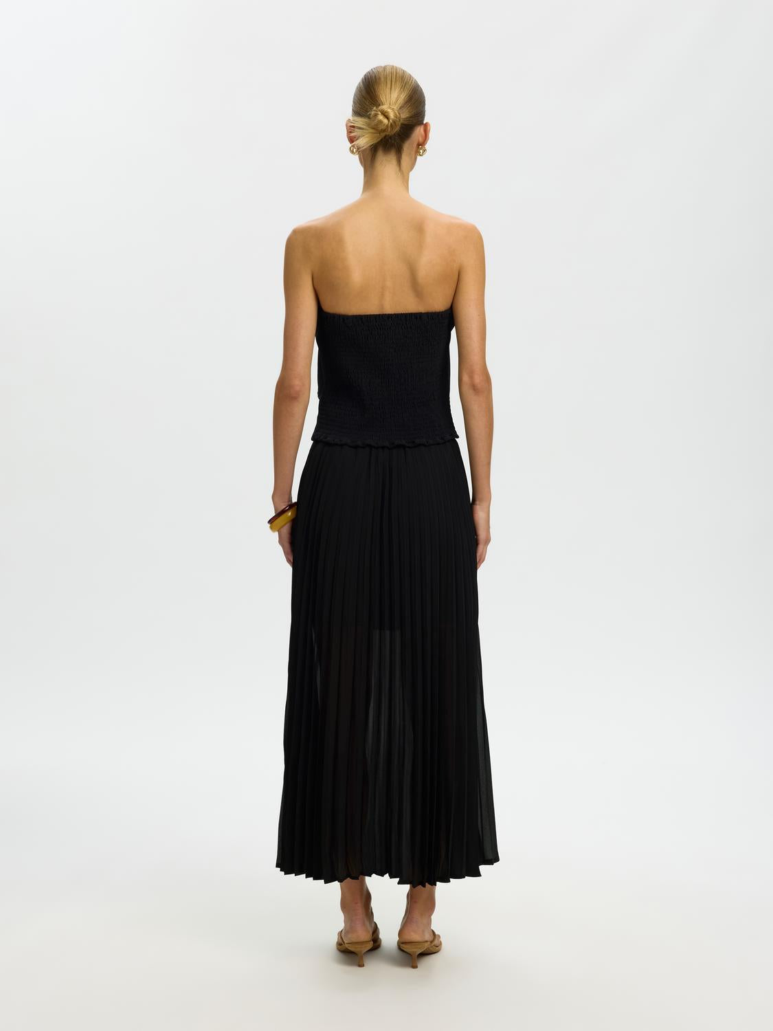 model_shot-back