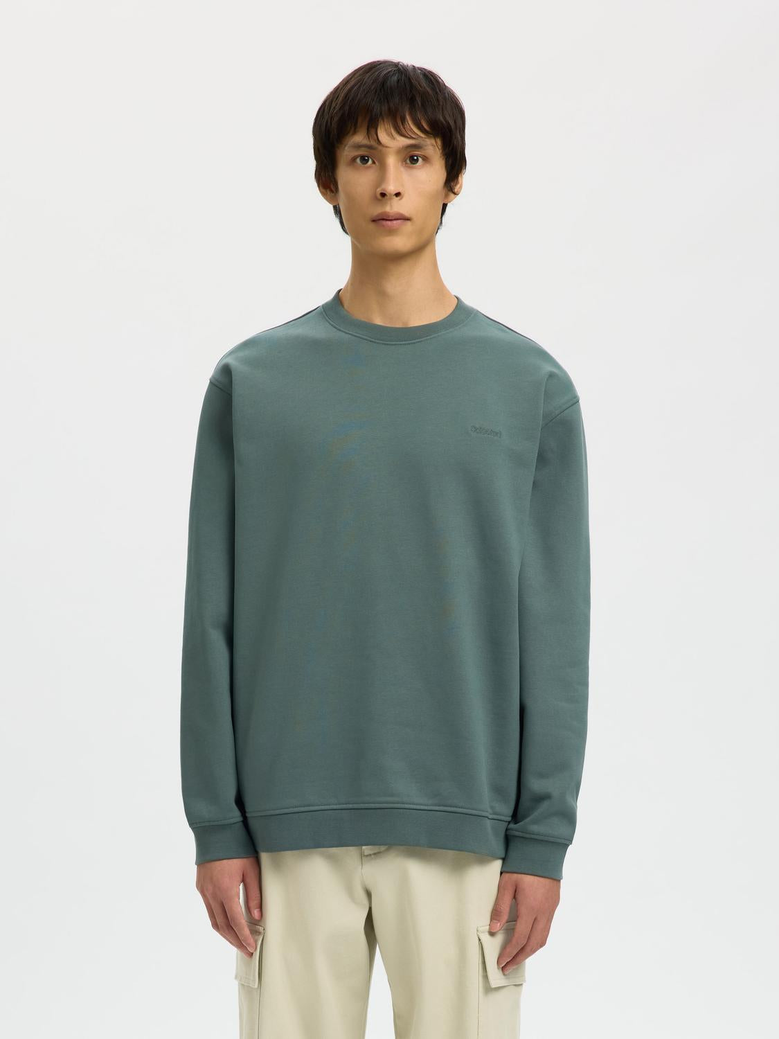 model_shot-front
