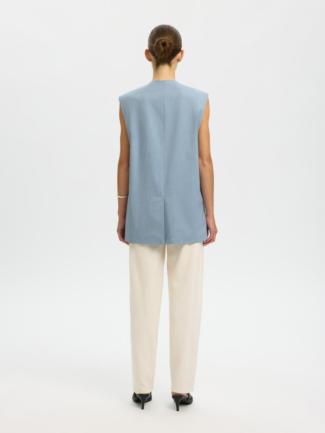 model_shot-back